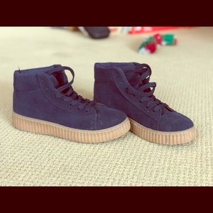 NEVER USED RETRO SNEAKERS